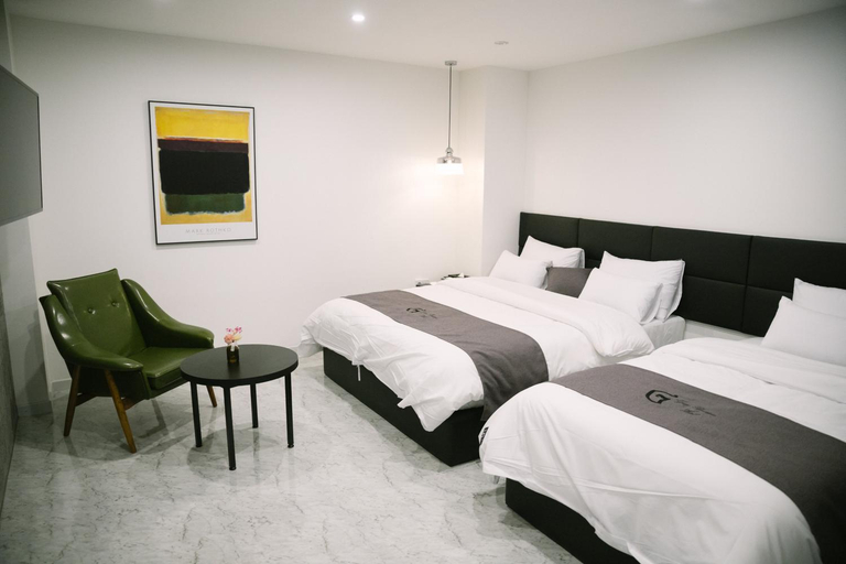 Bedroom 2, Tongyeong Gray Hotel, Tongyeong