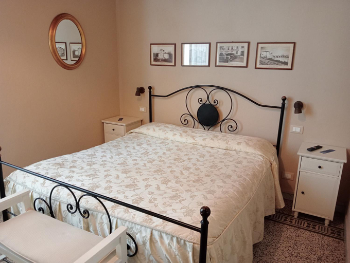 Bedroom 2, Buonanotte Rooms, Lucca