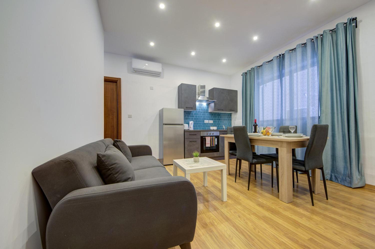 Others 2, Modern Apartments in Sliema Centre Walk to Seafront, WiFi & AC
