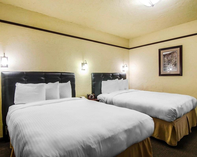 4, Hotel Seville, Boone
