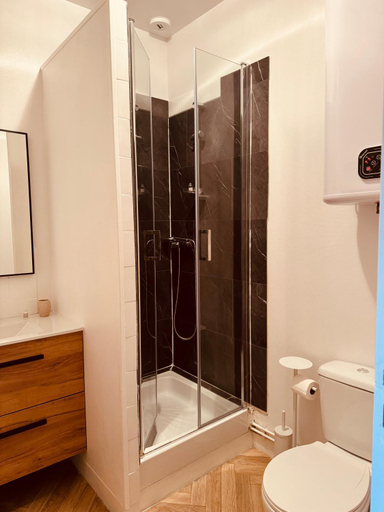 Bathroom, DAMA Lodge, Sarthe