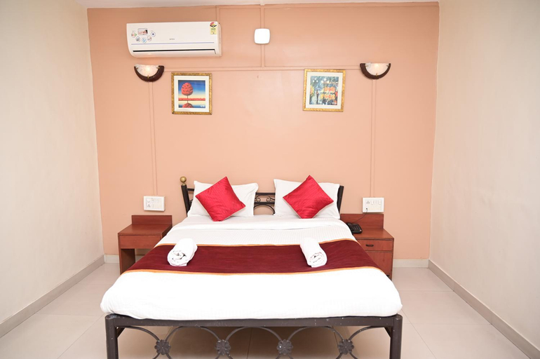 Bedroom 2, Hotel HMR Royal Inn, Pune