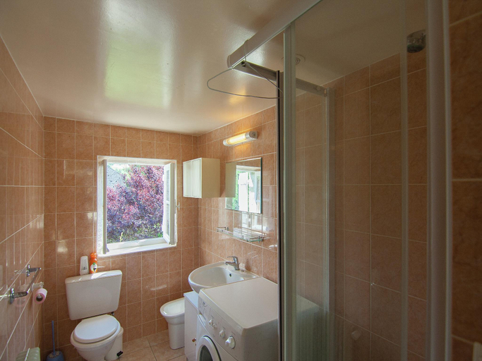 Bathroom 3, Lakeside Cottage Roziers Retreat, Corrèze