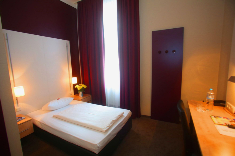 Bedroom, Hotel Columbus, Frankfurt am Main