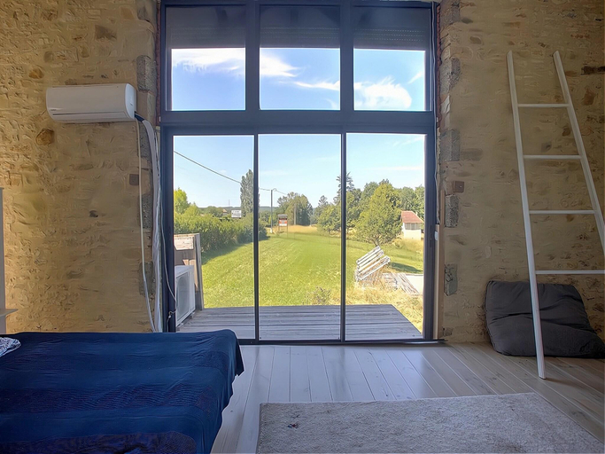 Others 5, Spacious Holiday Home with Private Garden, Lot