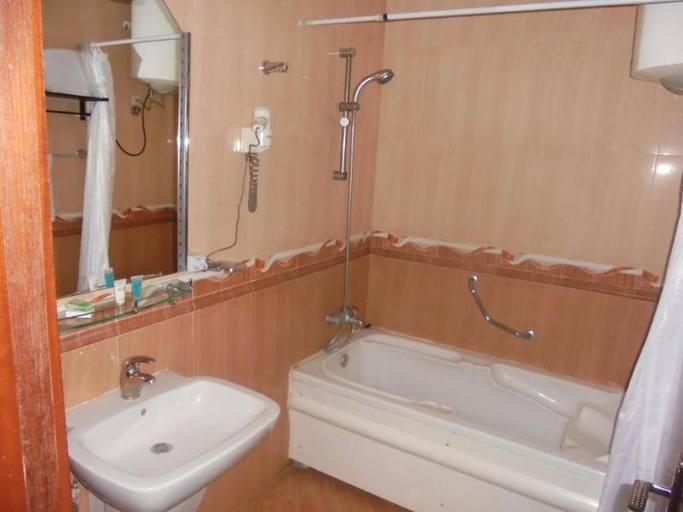 Bathroom 4, Adot Tina Hotel, Addis Abeba