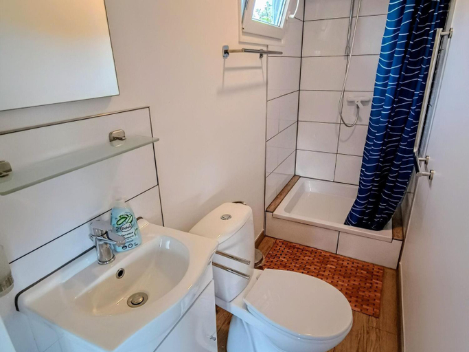 Bathroom 3, Relax Cozy Dirkshorn Stay, Harenkarspel
