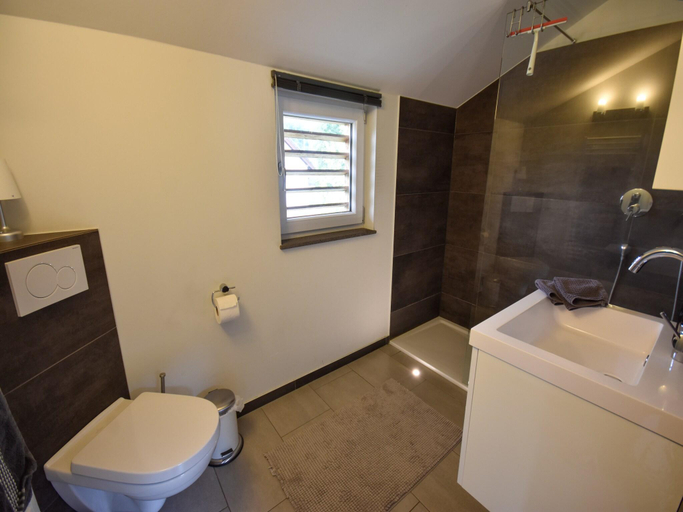 Bathroom, Detached holiday home in the Vulkaneifel, Vulkaneifel