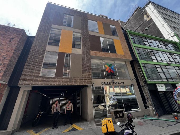 Exterior & Views
