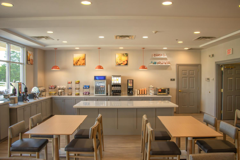 Food & Drinks 5, Comfort Inn & Suites, Tuscarawas