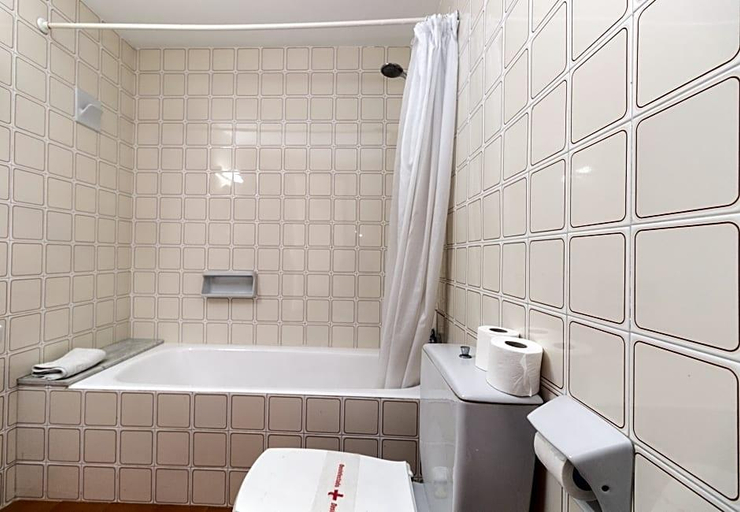 Bathroom 3, The White Apartments, Baleares