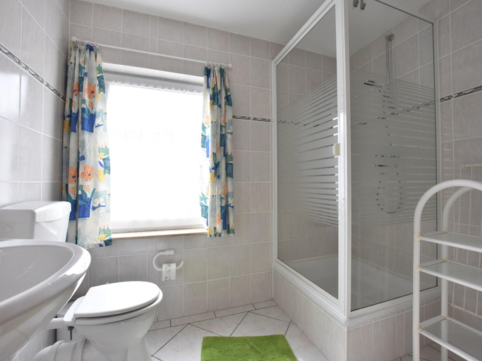 Bathroom 1, Ferienhaus mit eigener Terrasse in Russow, Rostock