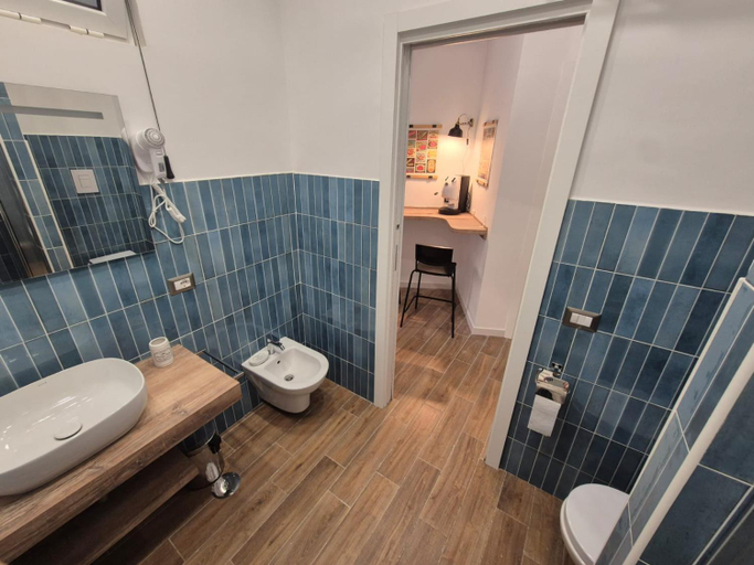 Bathroom 3, La Gioia Napoli, Napoli