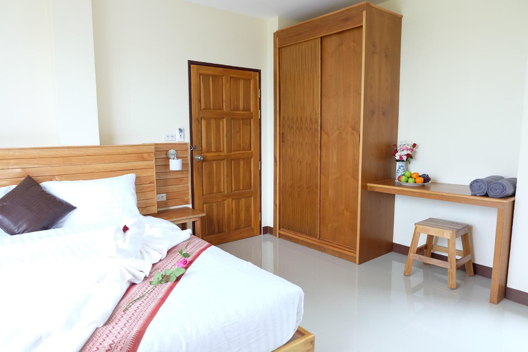 Bedroom, Chatin Guesthouse, Takua Pa