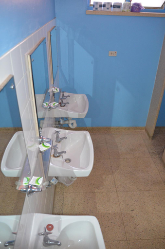 Bathroom 4, Copper Coast Hotel, Copper Coast