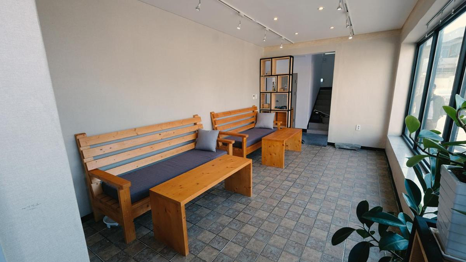 Others 4, Ein House, Gongju