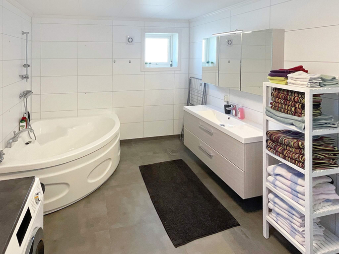Bathroom, person holiday home in AVEROY-By Traum, Averøy
