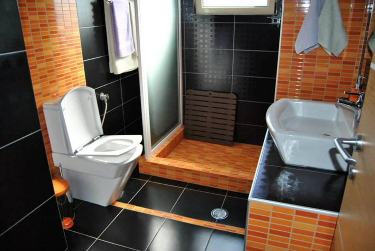 Bathroom 4, Holiday Apartment In Saranda - 003 With Balcony, Sarandës