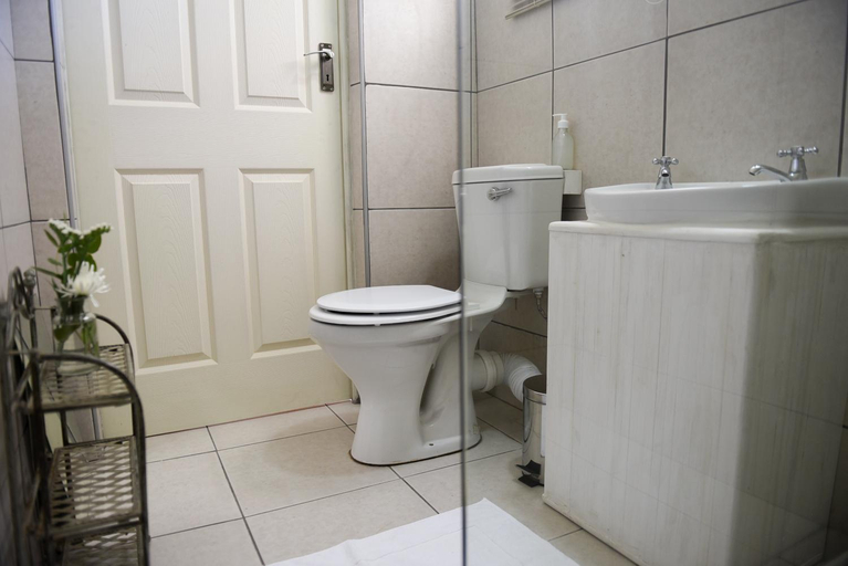 4, Karooroos Guesthouse, Chris Hani