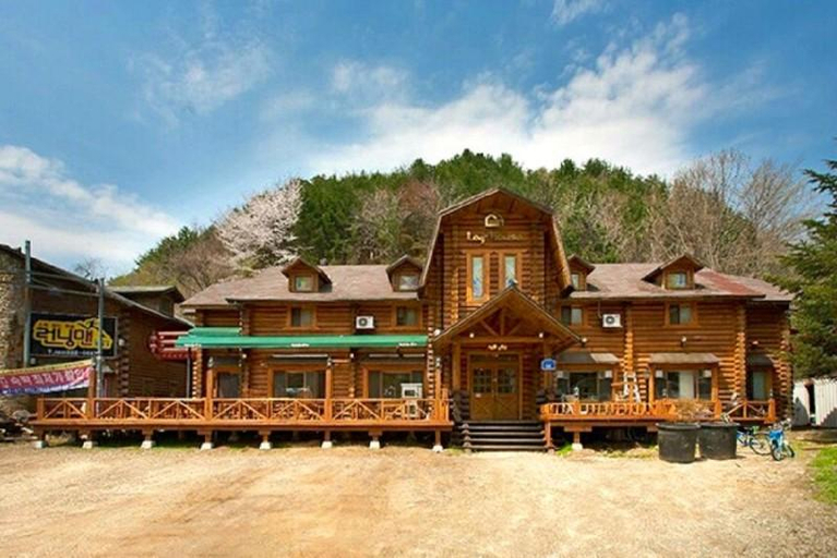 Exterior & Views, Muju Iso Condo Pension, Muju