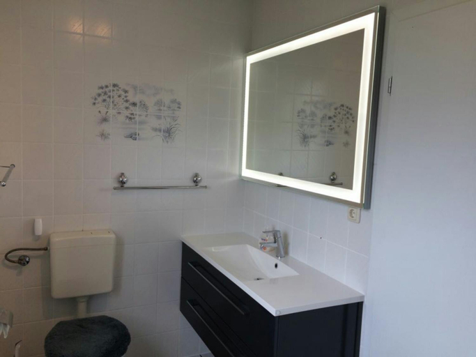 Bathroom 2, Apartments Achterblick, Vorpommern-Greifswald