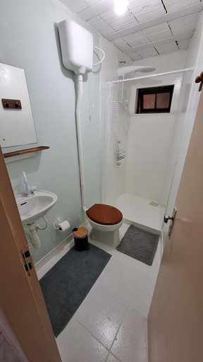 Bathroom, Casinha Laranja, Rio de Janeiro