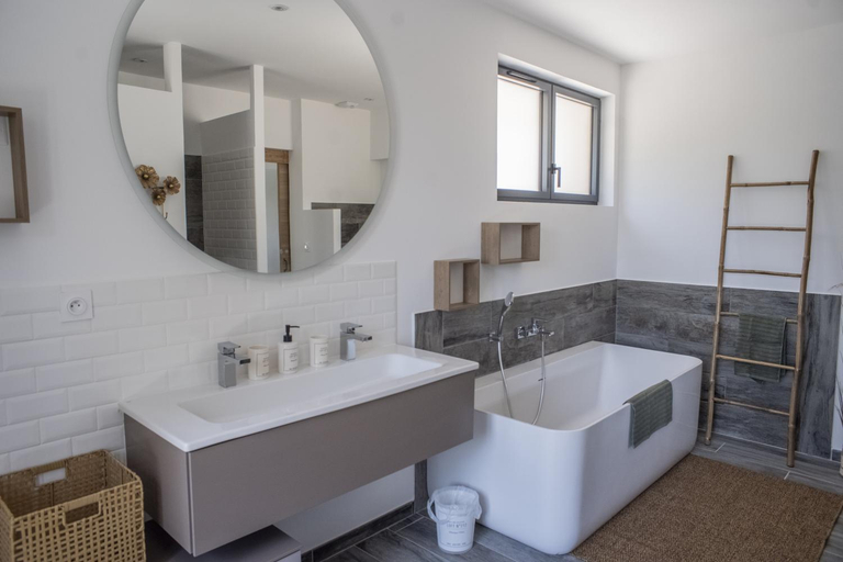 Bathroom 1, Villa Gianna Anduze, Gard
