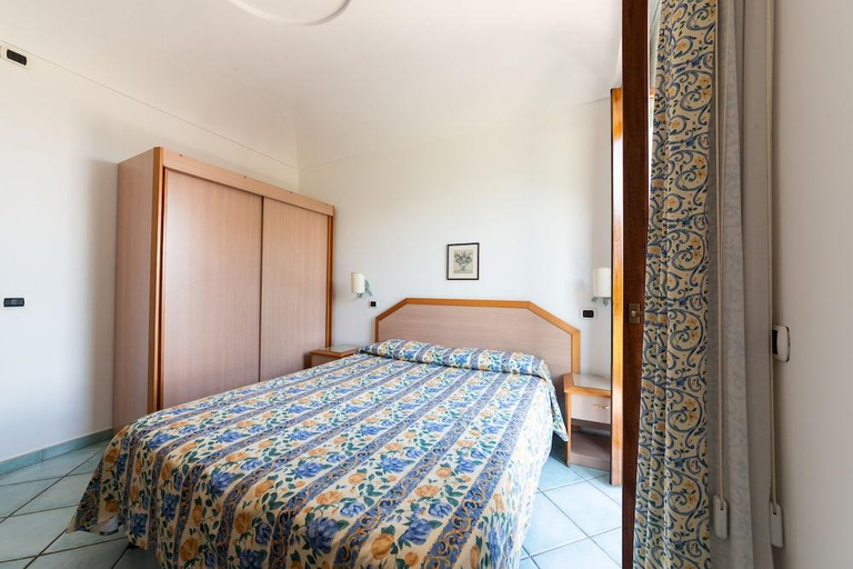 Bedroom 2, La Capannina - Hotel & Apartments, Napoli