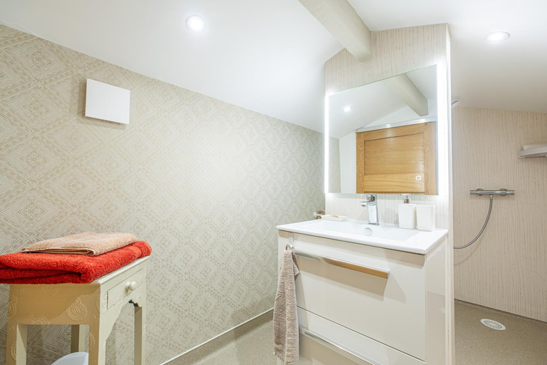 Bathroom 4, Chambres d'hotes de Larouquette, Lot-et-Garonne