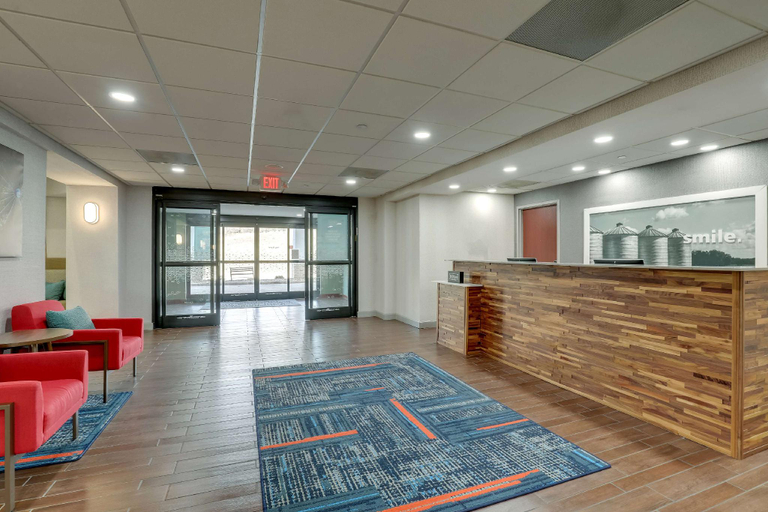 Public Area 2, Hampton Inn & Suites St. Louis-Edwardsville, Madison