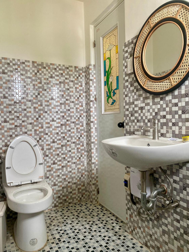 Bathroom 3, DOS MARIAS TOURIST INN, Daanbantayan