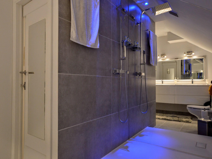 Bathroom 4, Stylish Stay with Pool, Jalhay, Liège