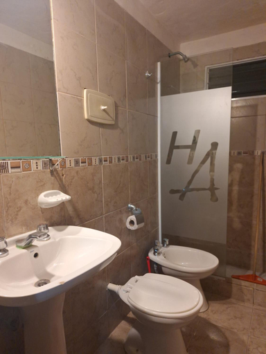Bathroom 5, Hotel Aranjuez, Santa María