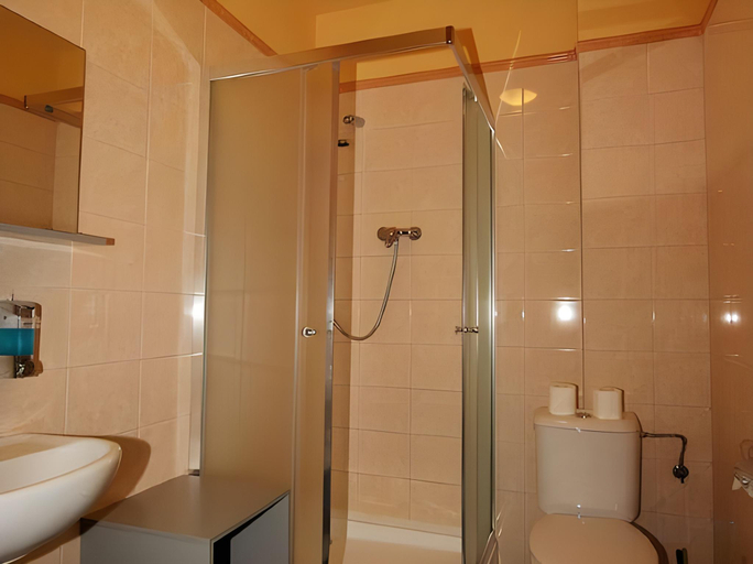 Bathroom 4, Hotel Zlata Vaha, Praha 1