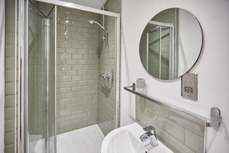 Bathroom, High Street Apartments, Gwynedd