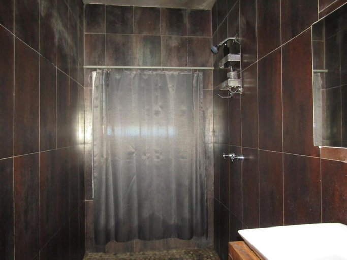 Bathroom 3, BRISAMAR GUESTHOUSE, Dist. Pochutla