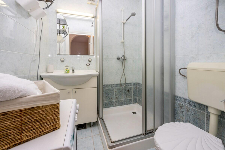 Bathroom 2, Ra Selce, Crikvenica