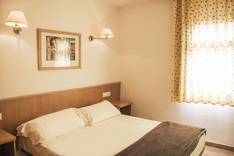 Bedroom 2, Pins Platja Apartments, Tarragona