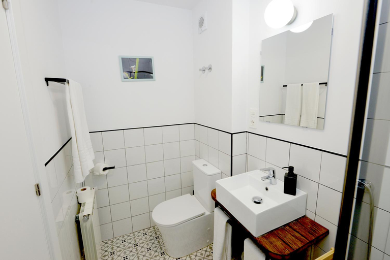 Bathroom 4, Hostel El Campano, León