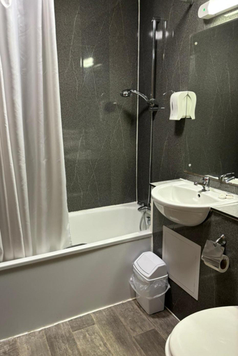 Bathroom, Britannia Wigan Hotel, Wigan