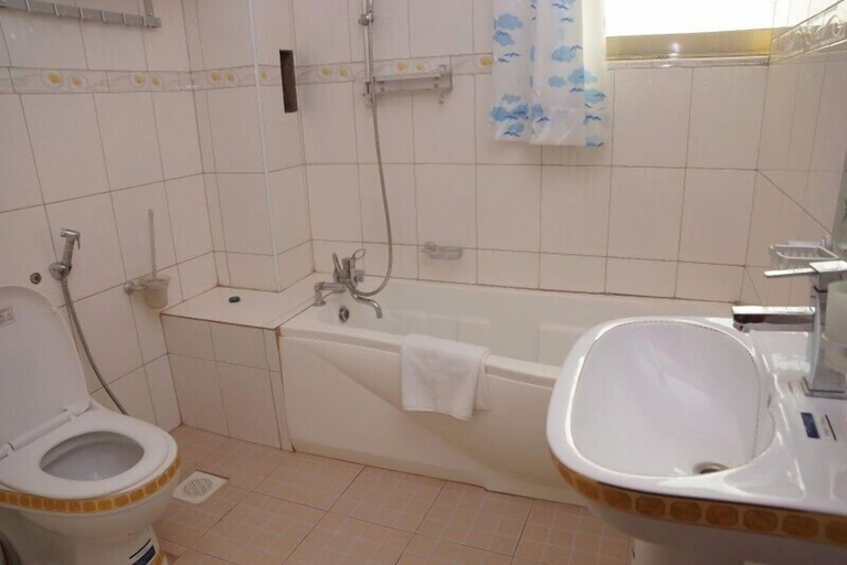 Bathroom 4, Nican Resort Hotel, Jinja