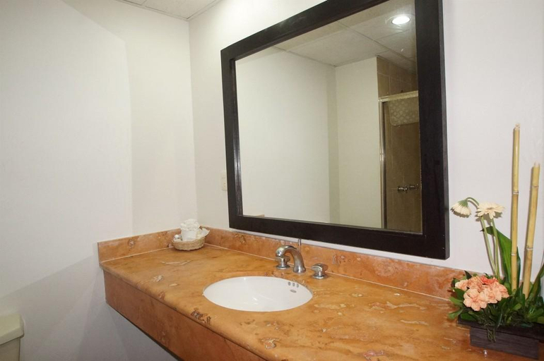 Bathroom 4, Hotel Juliet, Othón P. Blanco