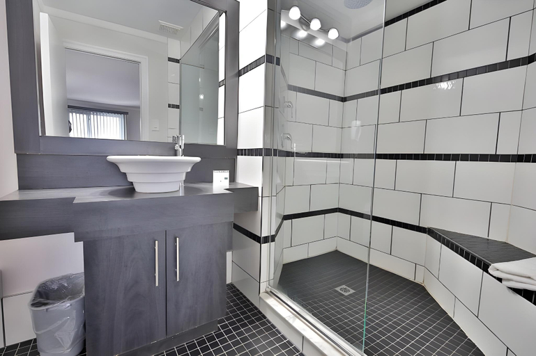 Bathroom 4, Motel Newstar Laval, Laval