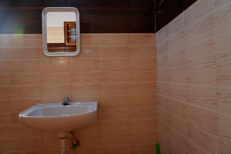 Bathroom 5, Bison Valley Estate, Coimbatore