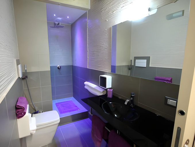 Bathroom 5, Khalisah, Palermo