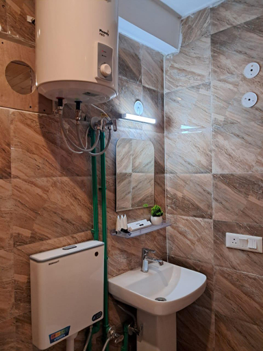 Bathroom, The Jharna Sissu, Lahul & Spiti