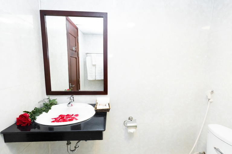 Bathroom 4, Golden Hotel, Đông Hà