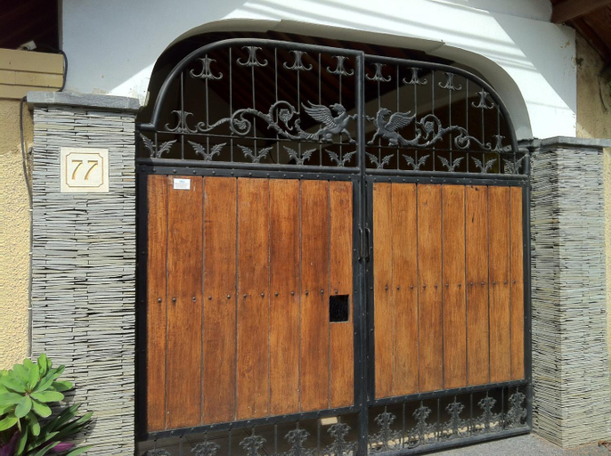 Exterior & Views
