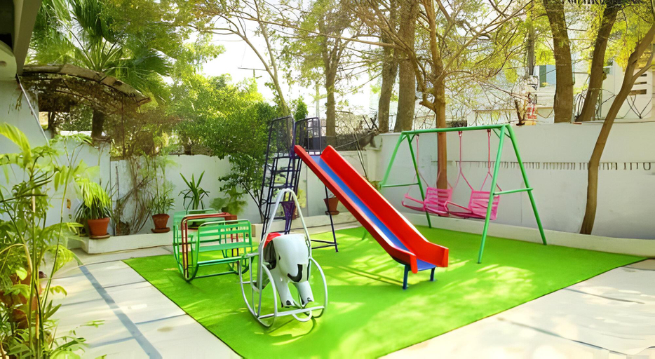 Family & Kids 5, Mairona Hotel Gulberg, Lahore