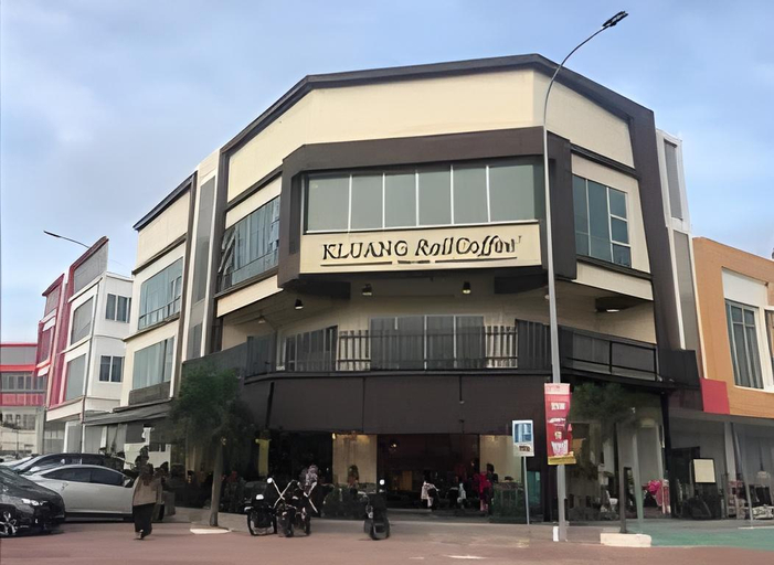 Exterior & Views